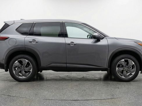 Used 2025 Nissan Rogue SV FWD image 11