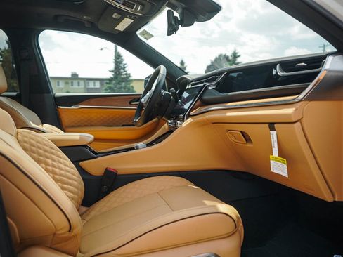 New 2025 Jeep Grand Cherokee Summit image 10