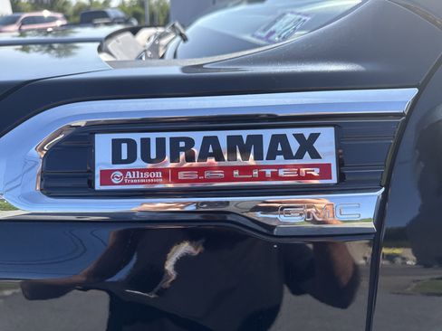 Used 2023 GMC Sierra 2500 Denali w/ Denali Black Diamond Edition image 10