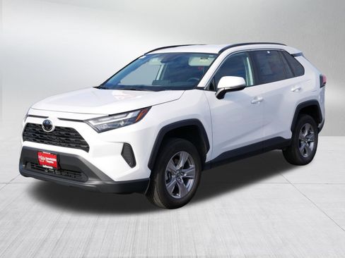 Used 2025 Toyota RAV4 XLE AWD/4WD image 3