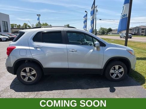 Used 2017 Chevrolet Trax LT w/ LT Convenience Package AWD/4WD image 1