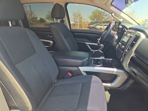 Used 2018 Nissan Titan SV w/ SV Convenience Package RWD image 10
