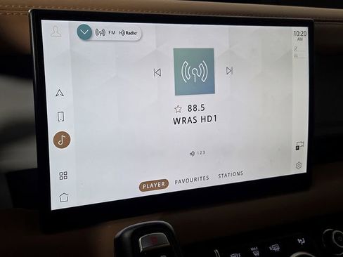 Used 2023 Land Rover Defender 130 SE image 18