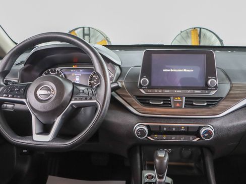 Used 2024 Nissan Altima 2.5 SV FWD image 17