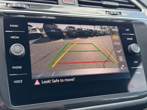 Certified 2023 Volkswagen Tiguan SE FWD image 30
