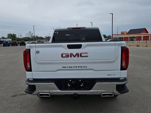 New 2026 GMC Sierra 1500 SLT image 4