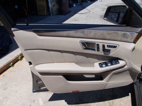 Used 2010 Mercedes-Benz E 350 4MATIC Sedan image 10