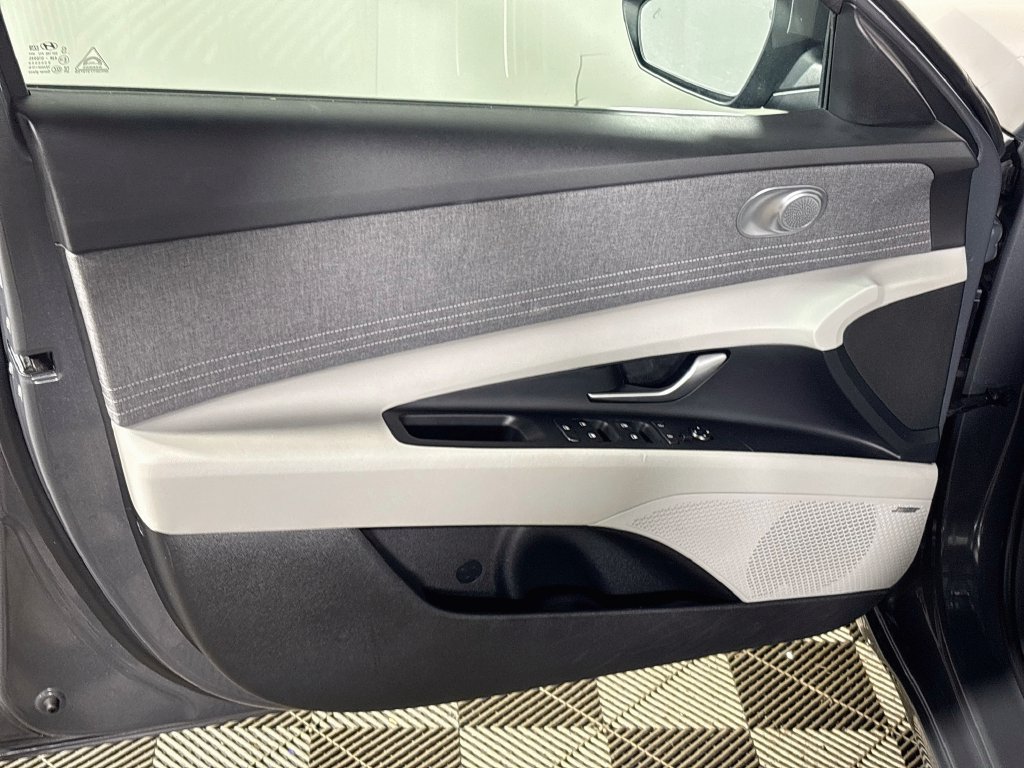 Used 2024 Hyundai Elantra Limited FWD image 10