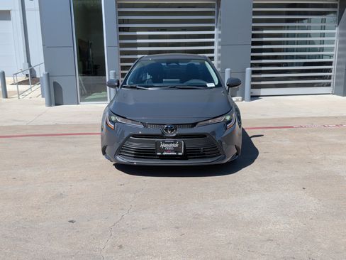 Used 2026 Toyota Corolla LE FWD image 3
