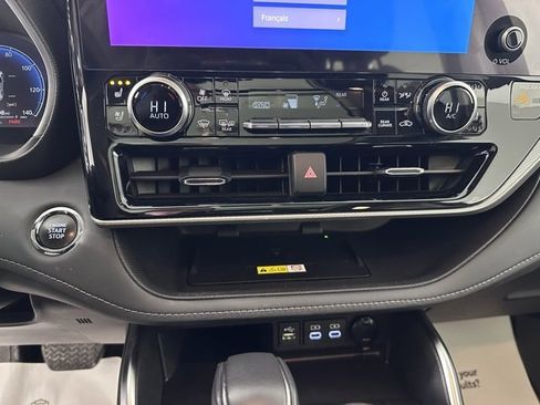 Used 2023 Toyota Highlander Platinum image 30