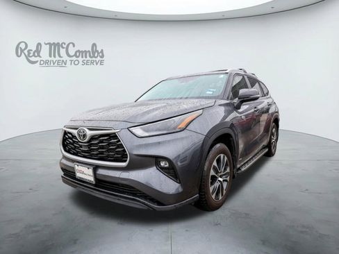 Used 2025 Toyota Highlander XLE AWD/4WD image 1