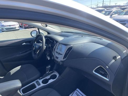 Used 2018 Chevrolet Cruze LS image 11