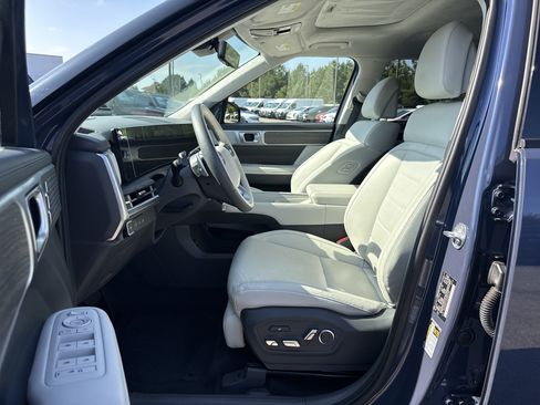 Used 2025 Hyundai Santa Fe Calligraphy AWD/4WD image 9
