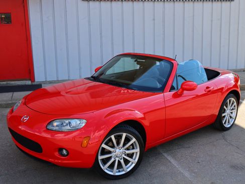 Used 2006 MAZDA MX-5 Miata Grand Touring image 4