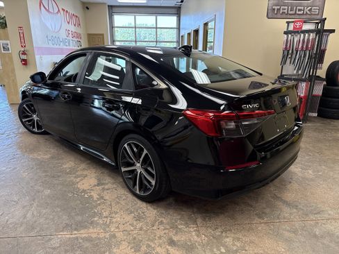 Used 2022 Honda Civic Touring image 8