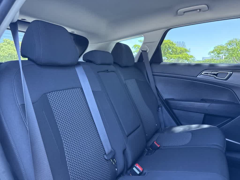 Used 2024 Kia Sportage LX FWD image 3