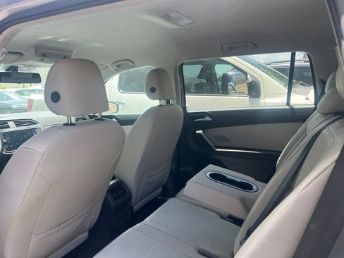 Used 2021 Volkswagen Tiguan SE FWD image 6