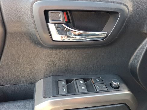Used 2018 Toyota Tacoma Limited AWD/4WD image 12