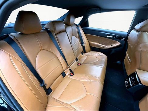 Used 2022 Toyota Avalon Limited image 27