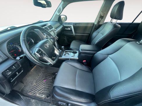 Used 2018 Toyota 4Runner SR5 Premium image 9