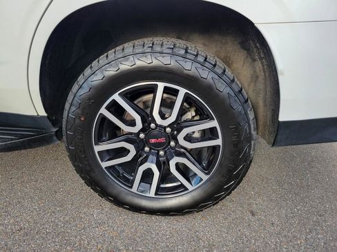 Used 2023 GMC Yukon AT4 w/ Technology Package image 9