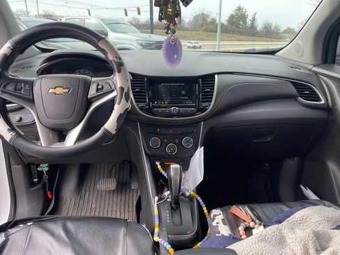 Used 2019 Chevrolet Trax LT w/ LT Convenience Package image 6