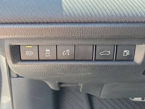 Used 2025 Toyota Camry SE FWD image 32
