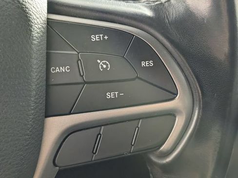Used 2020 Jeep Grand Cherokee Laredo RWD image 16