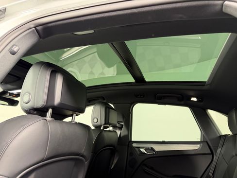 New 2026 Porsche Macan image 19