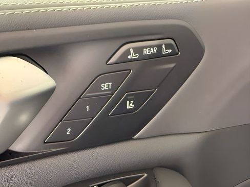 Used 2026 BMW X7 xDrive40i image 19