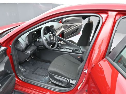 Certified 2025 Hyundai Elantra Sport FWD image 12