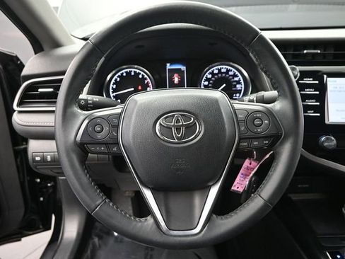 Used 2020 Toyota Camry SE image 12