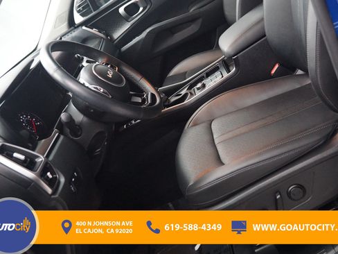 Used 2022 Kia Sorento S FWD image 9