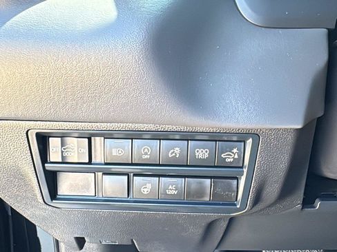 Used 2025 Toyota Tundra Platinum AWD/4WD image 14