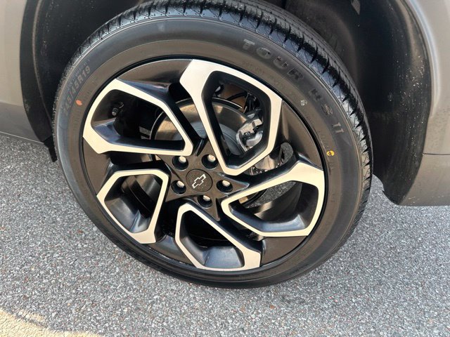 Used 2024 Chevrolet Trax RS w/ Sunroof Package FWD image 25