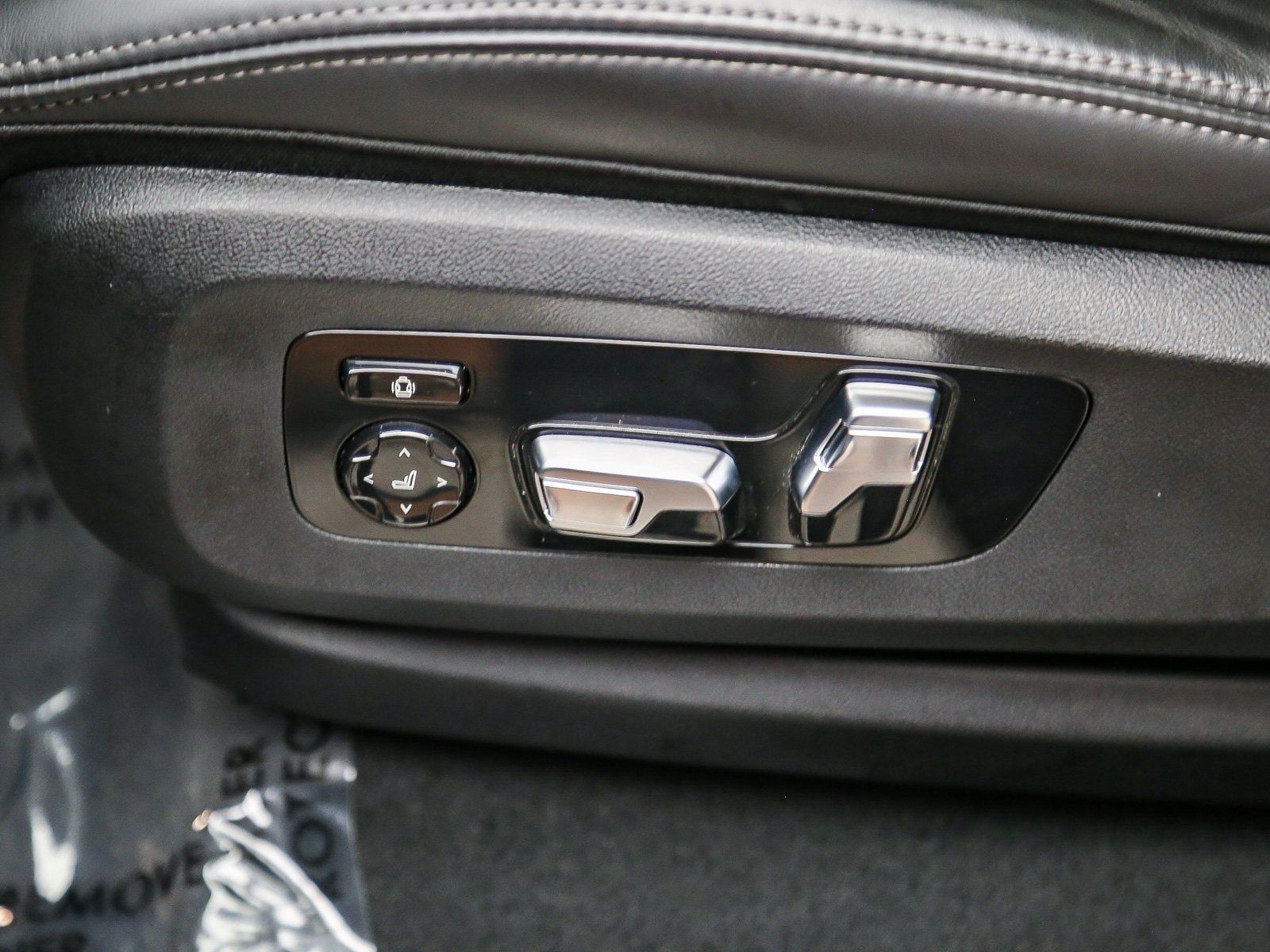 Certified 2025 BMW X6 M60i AWD/4WD image 22