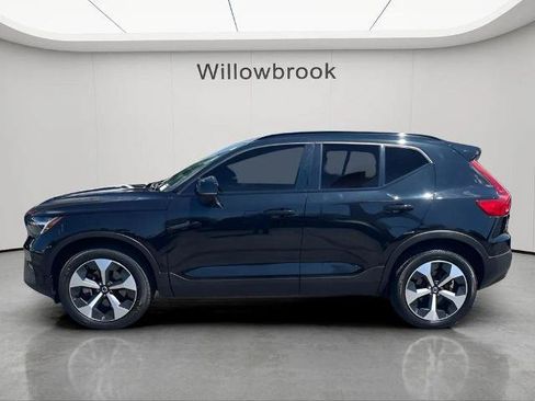 Used 2024 Volvo XC40 B5 Core AWD/4WD image 2