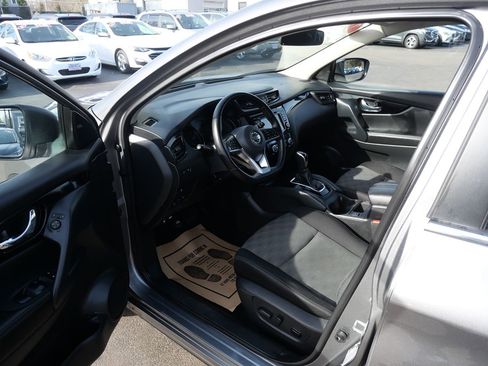 Used 2022 Nissan Rogue Sport SV image 9