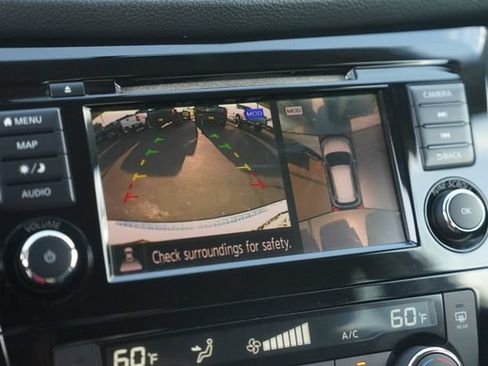 Used 2018 Nissan Rogue SV w/ Premium Package FWD image 27