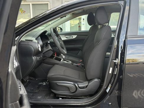 Used 2023 Kia Forte LXS w/ LXS Technology Package image 9