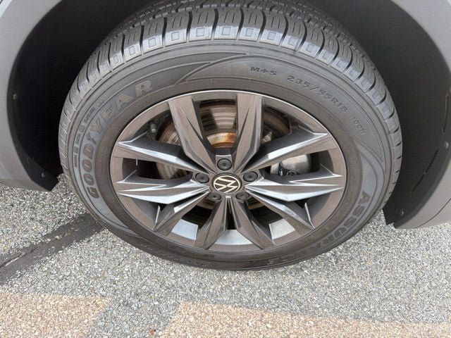 Certified 2023 Volkswagen Tiguan SE AWD/4WD image 32