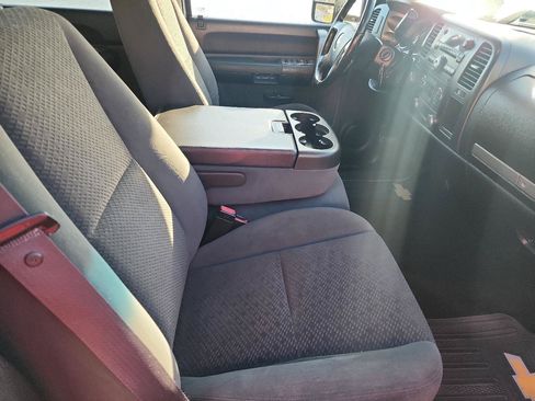 Used 2008 Chevrolet Silverado 2500 LT w/ 1LT Convenience Package AWD/4WD image 10