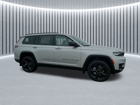 New 2025 Jeep Grand Cherokee L Altitude image 3
