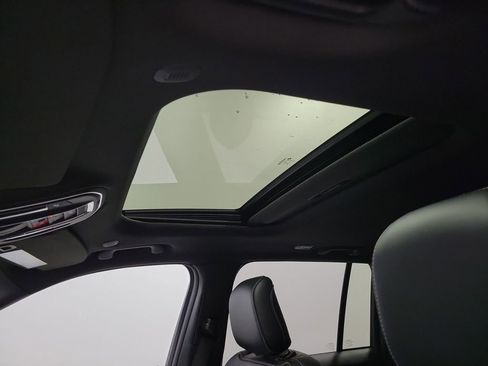 New 2025 Jeep Grand Cherokee Altitude image 15