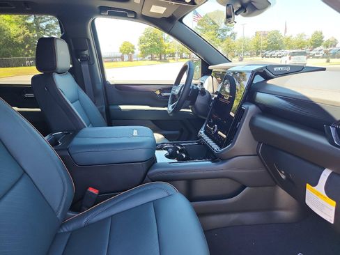 New 2026 GMC Yukon AT4 w/ AT4 Premium Package AWD/4WD image 6