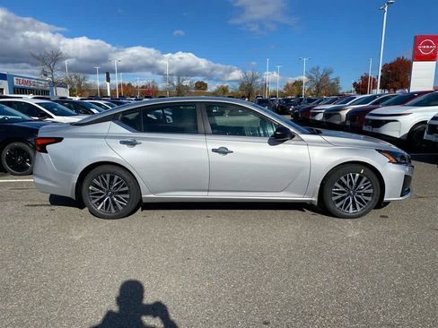 New 2025 Nissan Altima 2.5 SV image 8