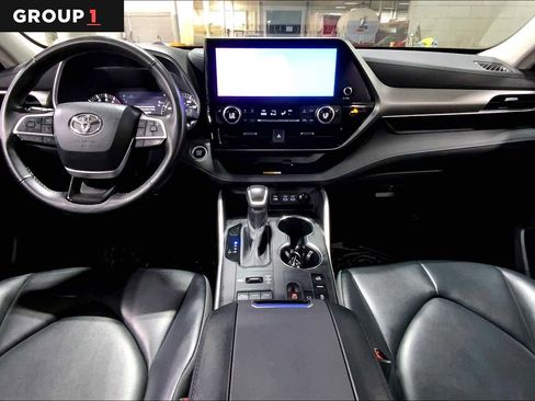 Certified 2024 Toyota Highlander XLE AWD/4WD image 16