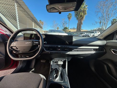 Used 2025 Kia K4 LXS image 33