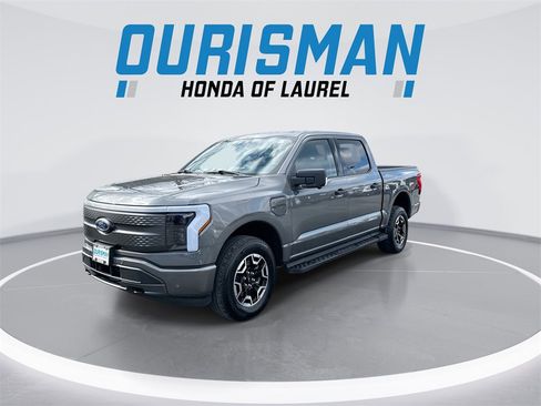 Used 2023 Ford F150 Lightning XLT image 4