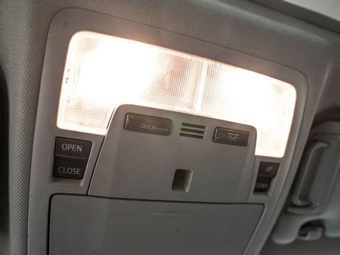 Used 2017 Toyota Camry SE w/ Moonroof Package image 25